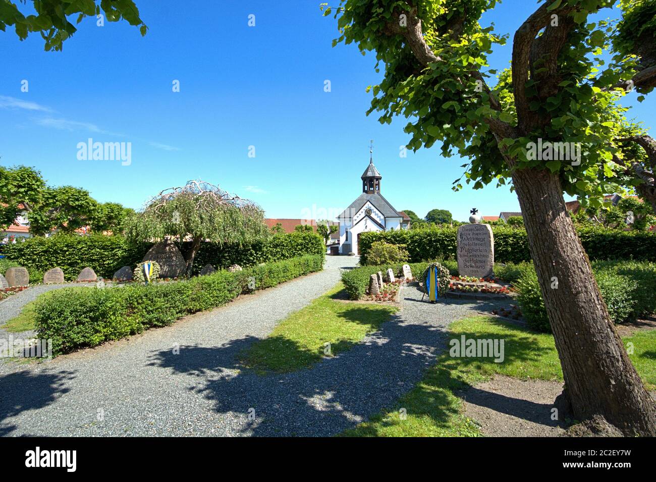 Schleswig, Deutschland. 16th June, 2020. 16.06.2020, Schleswig, the fishing settlement Holm in the old town of Schleswig with the central cemetery and the cemetery chapel of the Holmer popular. Photo on a beautiful spring day. The name of the settlement is based on the North German or Danish word Holm. It means small island. | usage worldwide Credit: dpa/Alamy Live News Stock Photo