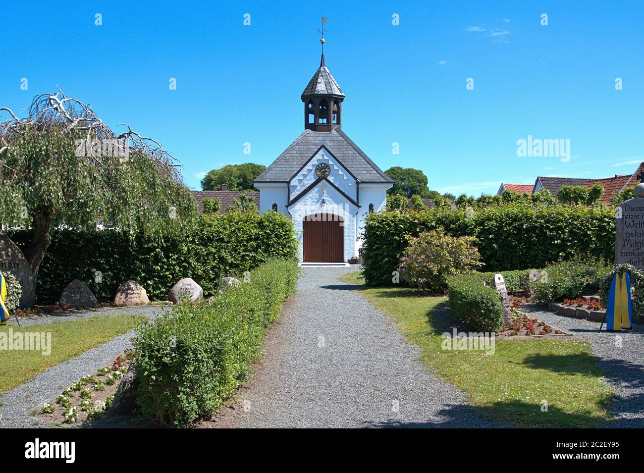 Schleswig, Deutschland. 16th June, 2020. 16.06.2020, Schleswig, the fishing settlement Holm in the old town of Schleswig with the central cemetery and the cemetery chapel of the Holmer popular. Photo on a beautiful spring day. The name of the settlement is based on the North German or Danish word Holm. It means small island. | usage worldwide Credit: dpa/Alamy Live News Stock Photo
