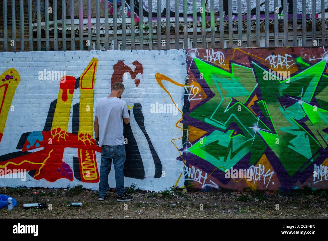 SHOREDITCH, LONDON – SEPTEMBER 21 2019: Graffiti artist painting at the EndoftheLine Graffestival: Art & Music Jam at Nomadic Gardens Stock Photo