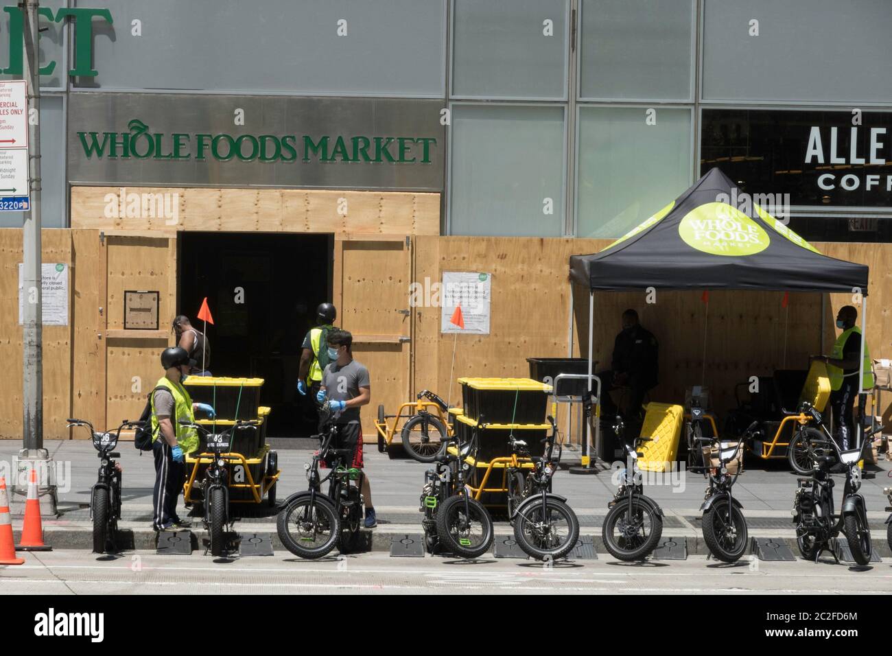 Whole Foods Market employs Carla Cargo trailer with ebike for food delivery in Midtown