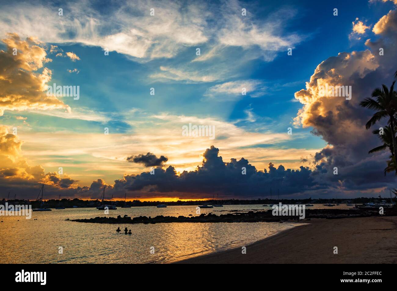 Sunset sky clouds beach hi-res stock photography and images - Alamy