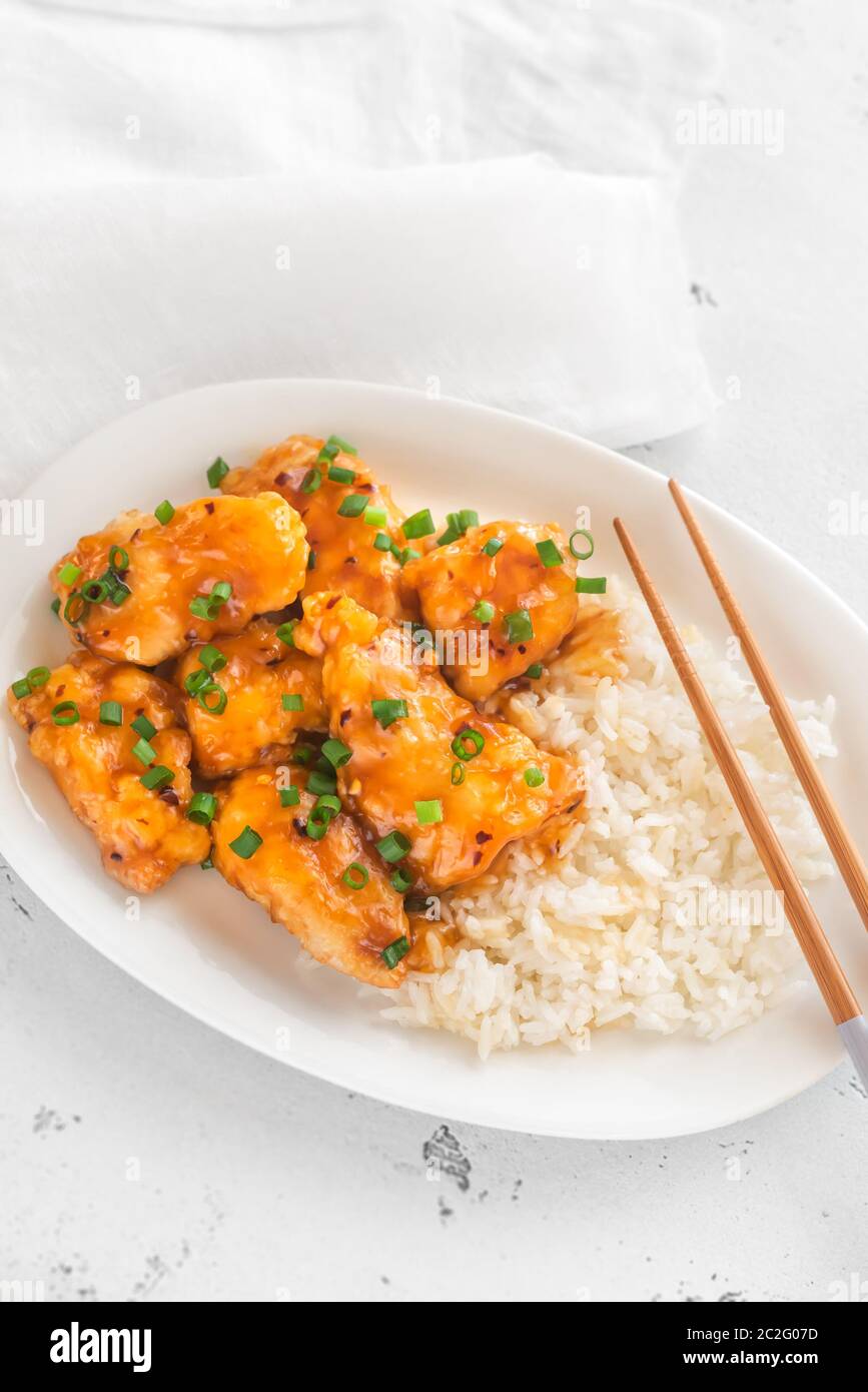 Portion of orange chicken and white rice Stock Photo - Alamy