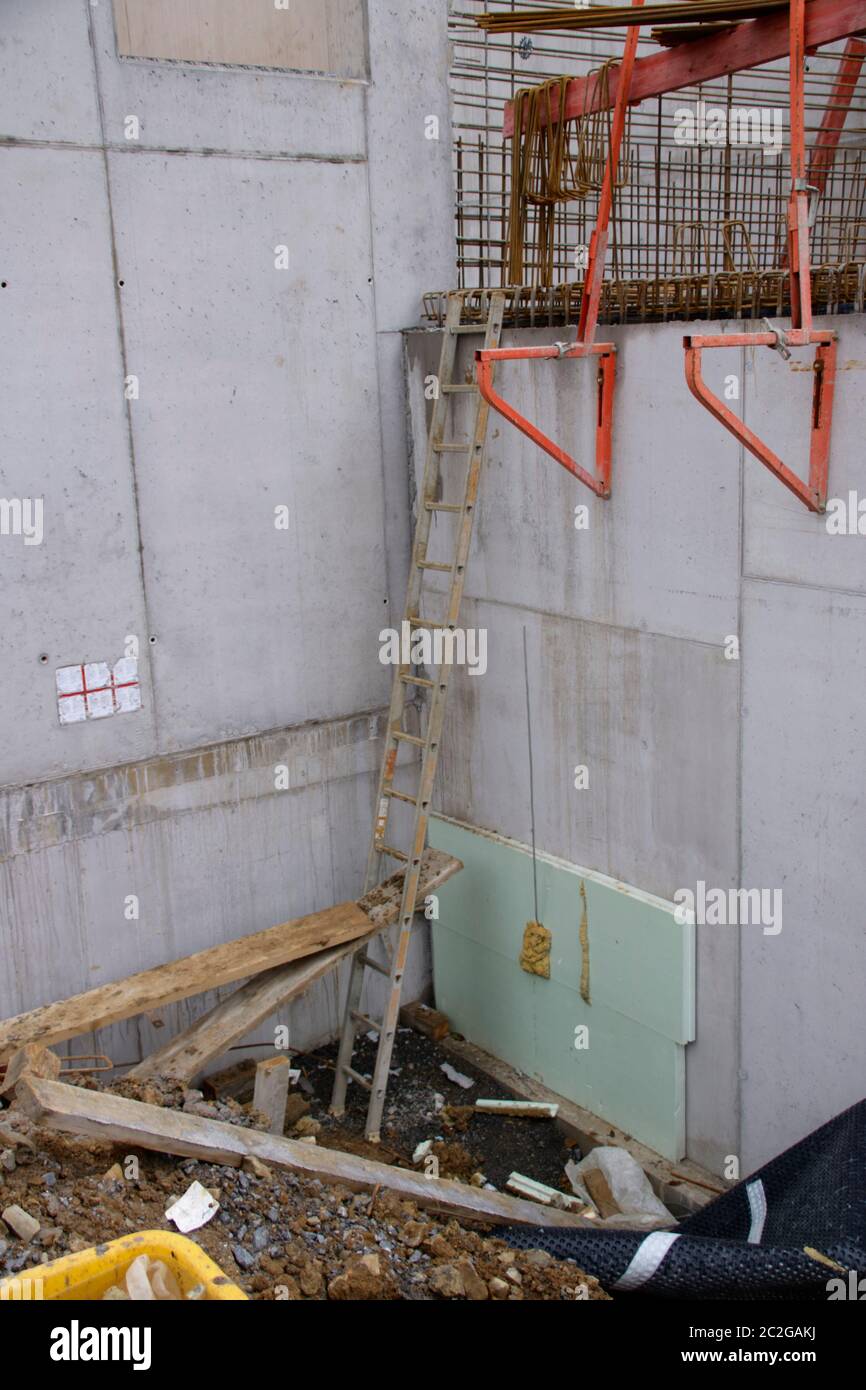 Hand protection on a circular saw was blocked by a piece of wood Stock