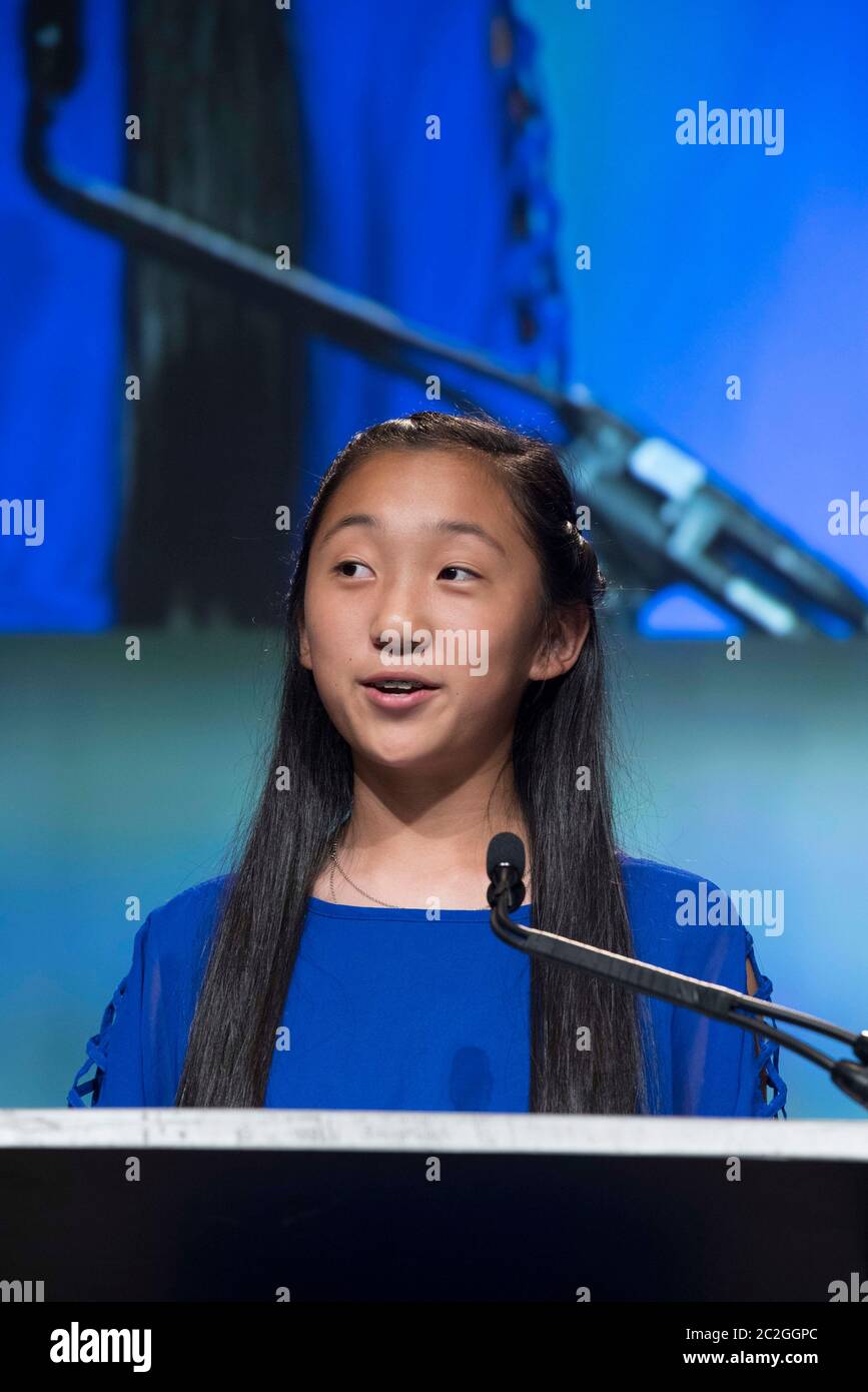 Teen girl speech podium hi-res stock photography and images - Alamy