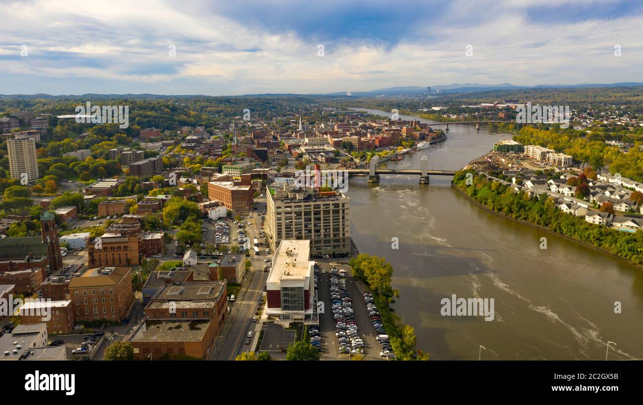 Tugboat and Downtown Troy NY in Rensselaer County along the banks of the  Hudson River Stock Photo - Alamy
