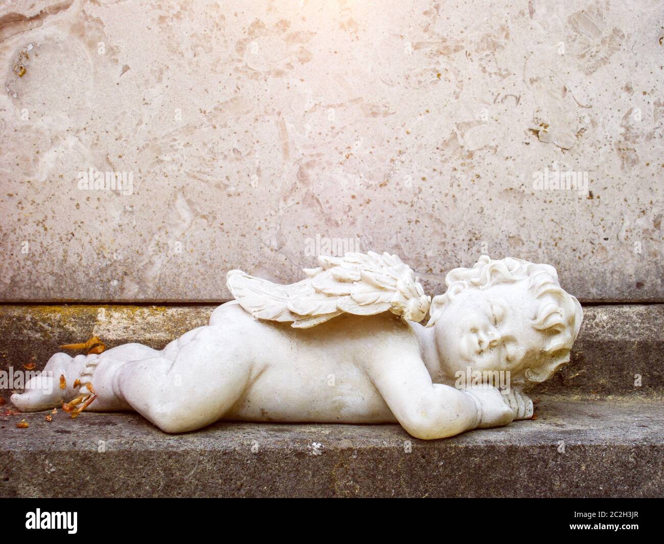 sleeping angel grave statue Stock Photo Alamy
