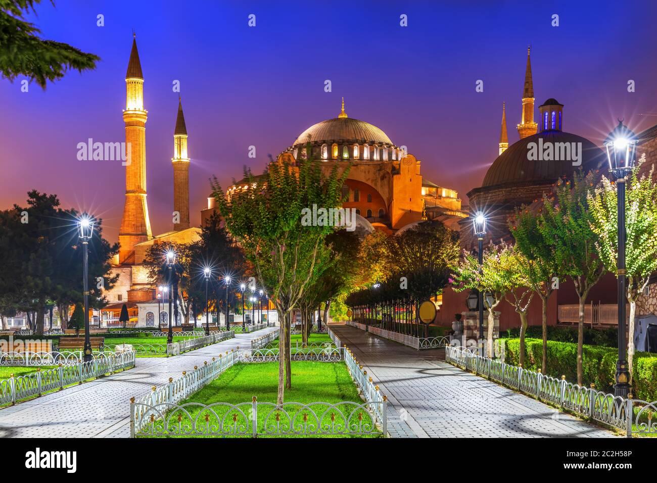 Hagia Sophia in Sultan Ahmet Square, Istanbul, Turkey Stock Photo - Alamy