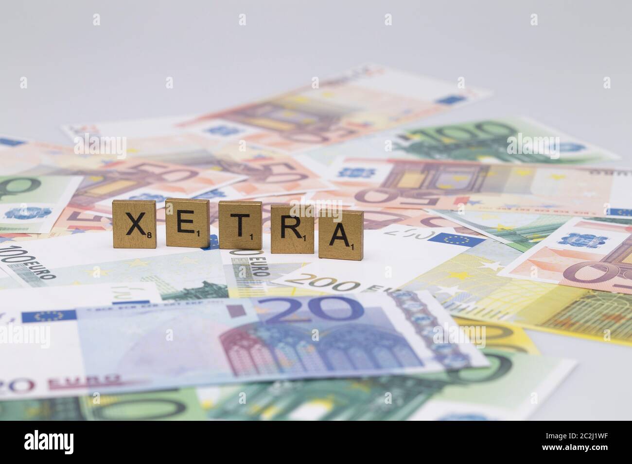 Image shows different banknotes with golden letters and the word xetra