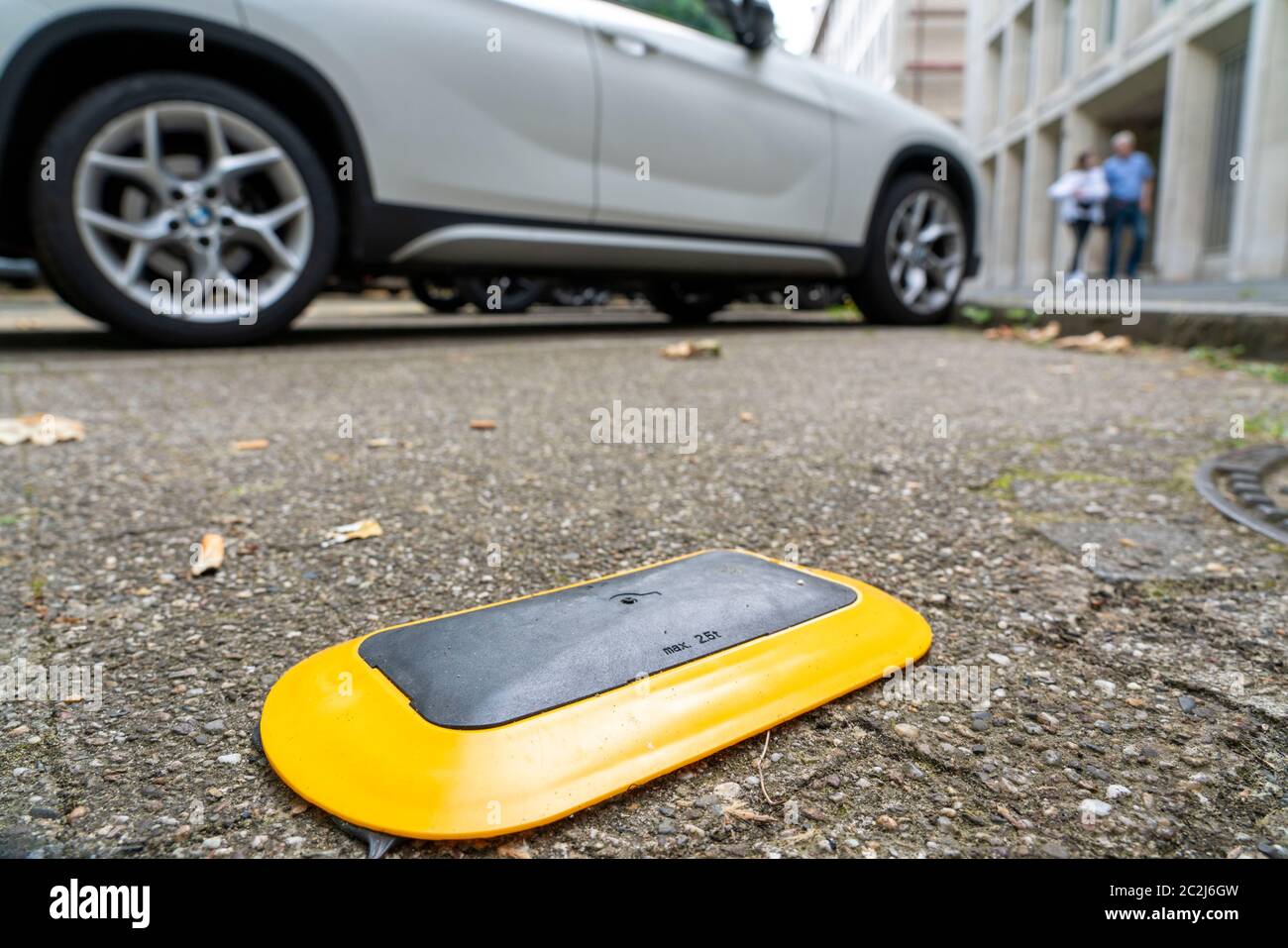 Testing Streetlights Smart Poles, Intelligent Streetlights, test run, EON and the city of ...