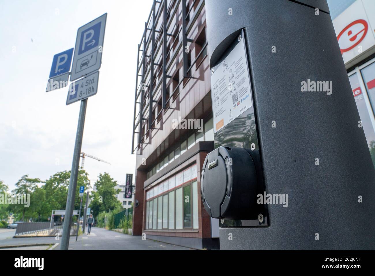 Testing Streetlights Smart Poles, Intelligent Streetlights, test run, EON and the city of ...