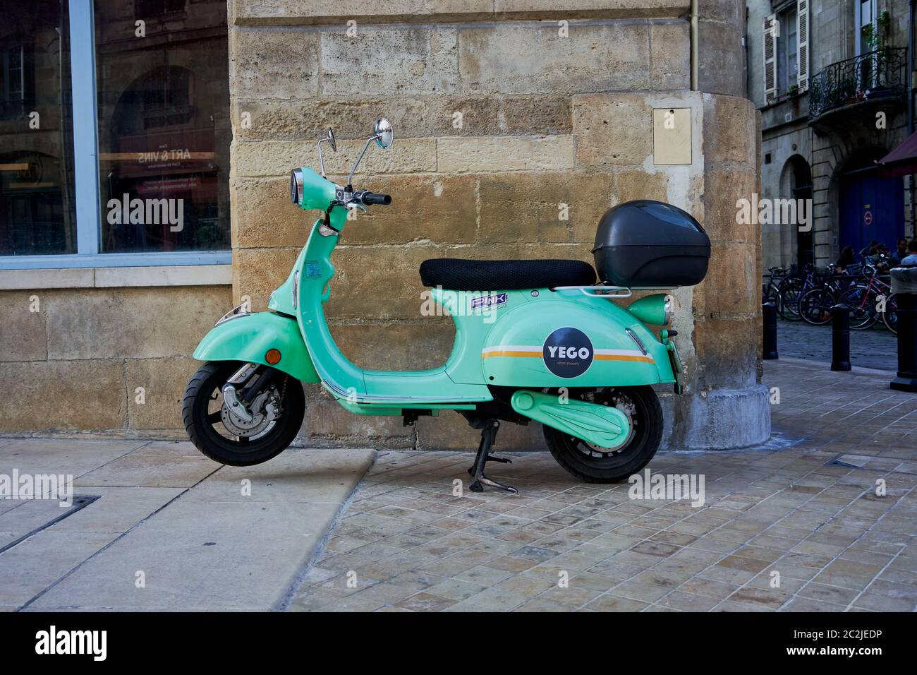Tilføj til Afvist Mantle A light green Yego (scooter sharing) scooter, parked on a street corner  Bordeaux City, France Stock Photo - Alamy