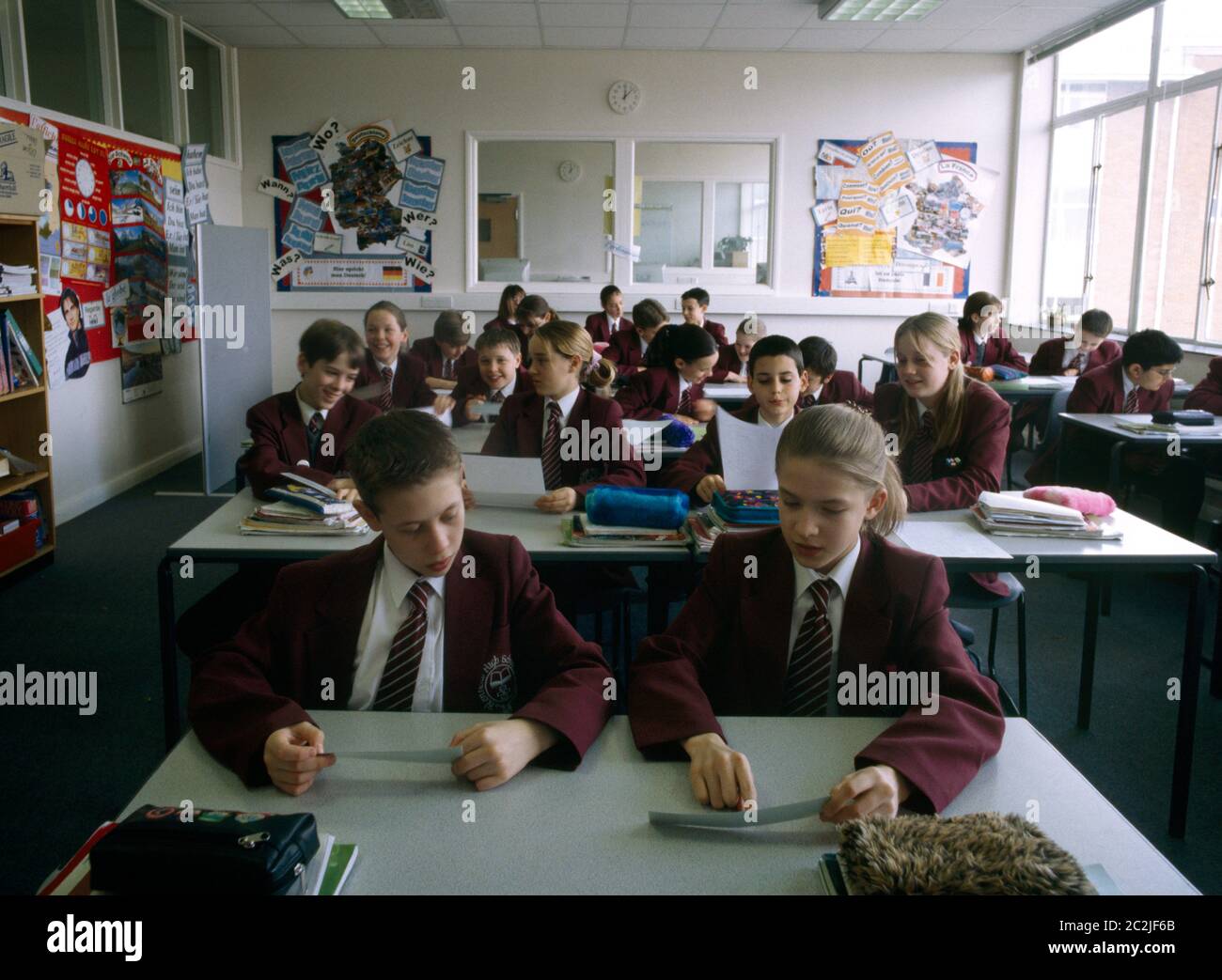 Teenage children uniform pupils class hi-res stock photography and ...