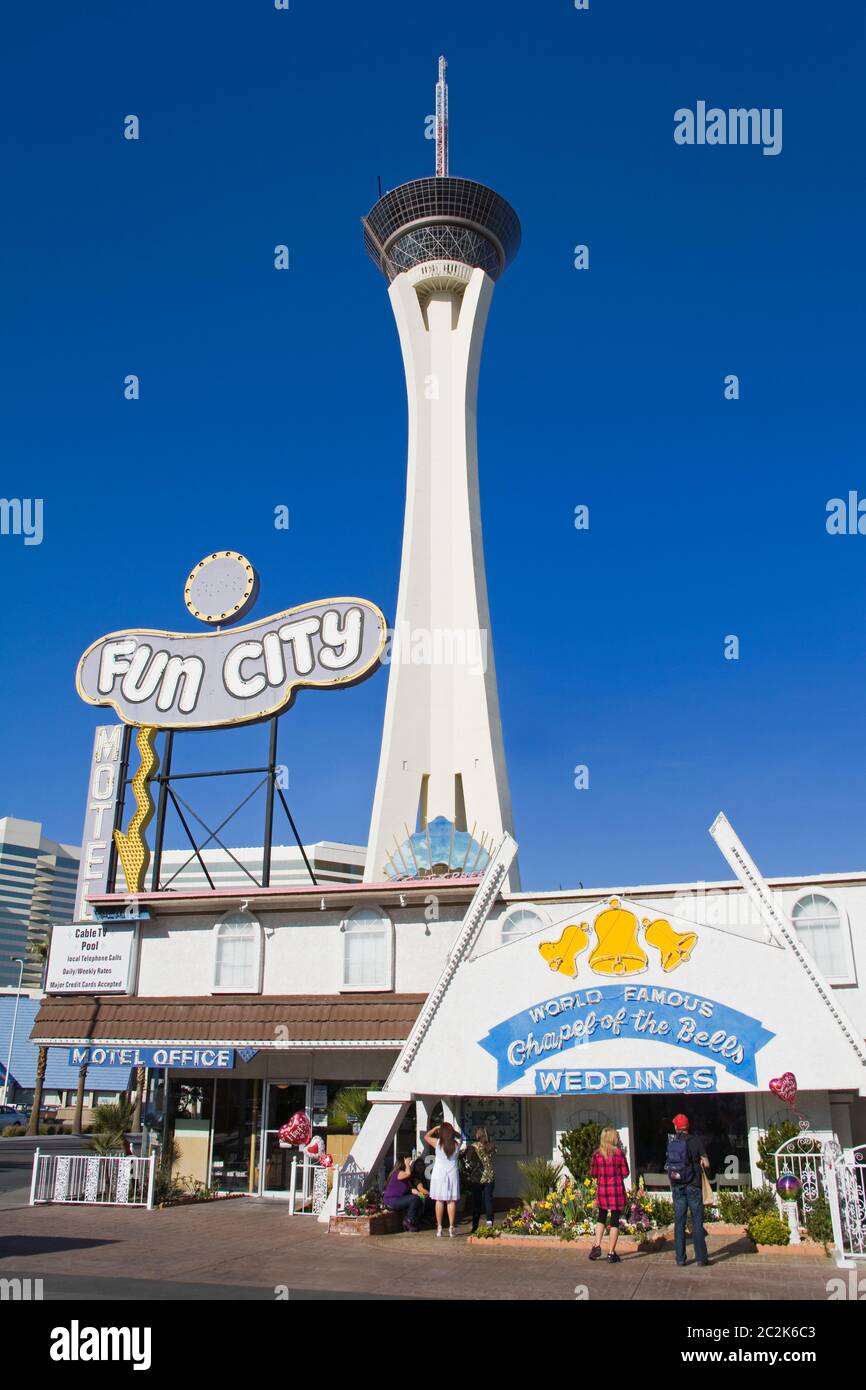 Thrill ride Big Shot on top of the Las Vegas Stratosphere tower (1149  ft/350m), the tallest freestanding observation tower of the US Stock Photo  - Alamy