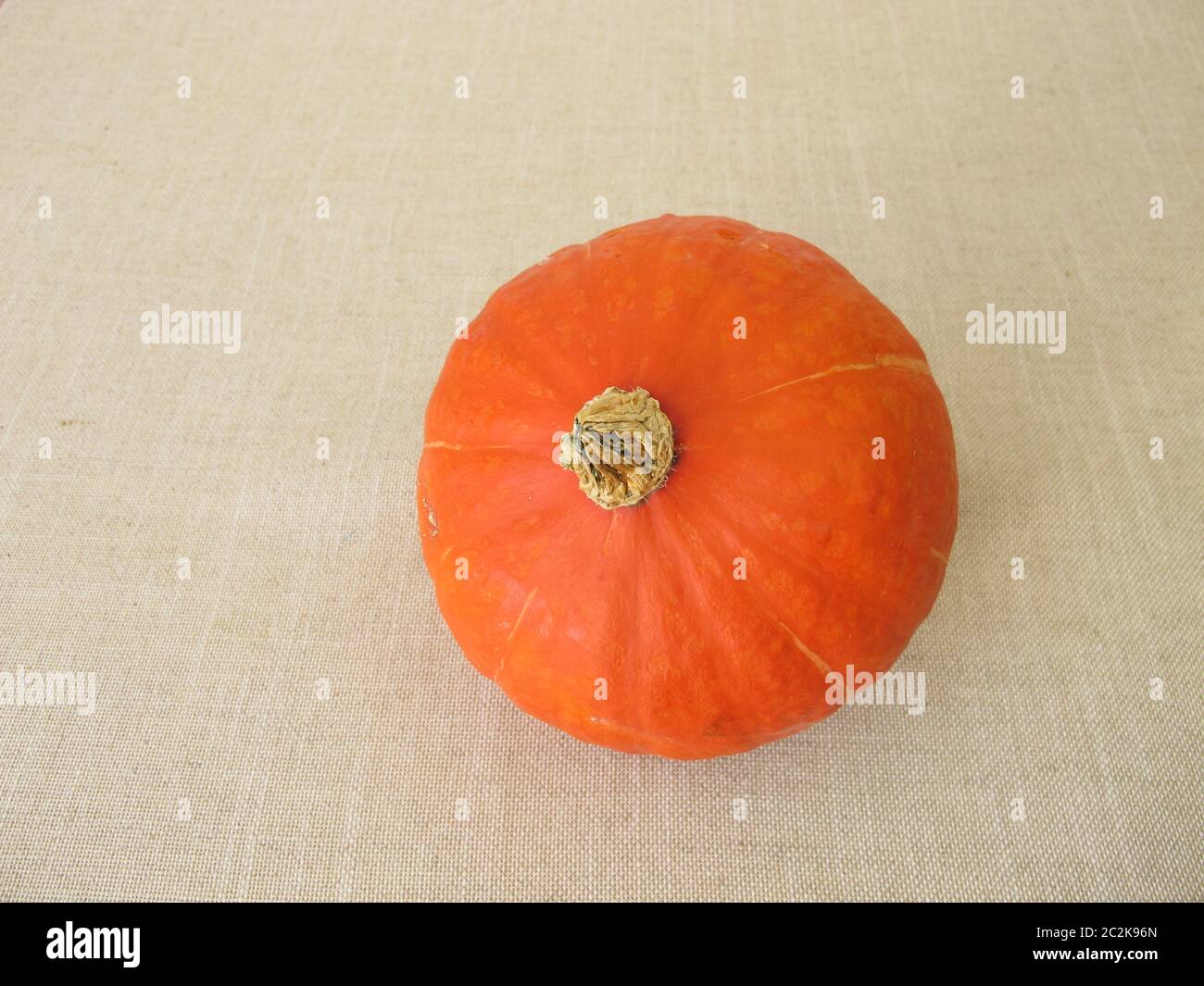 A small red kuri squash pumpkin Stock Photo - Alamy