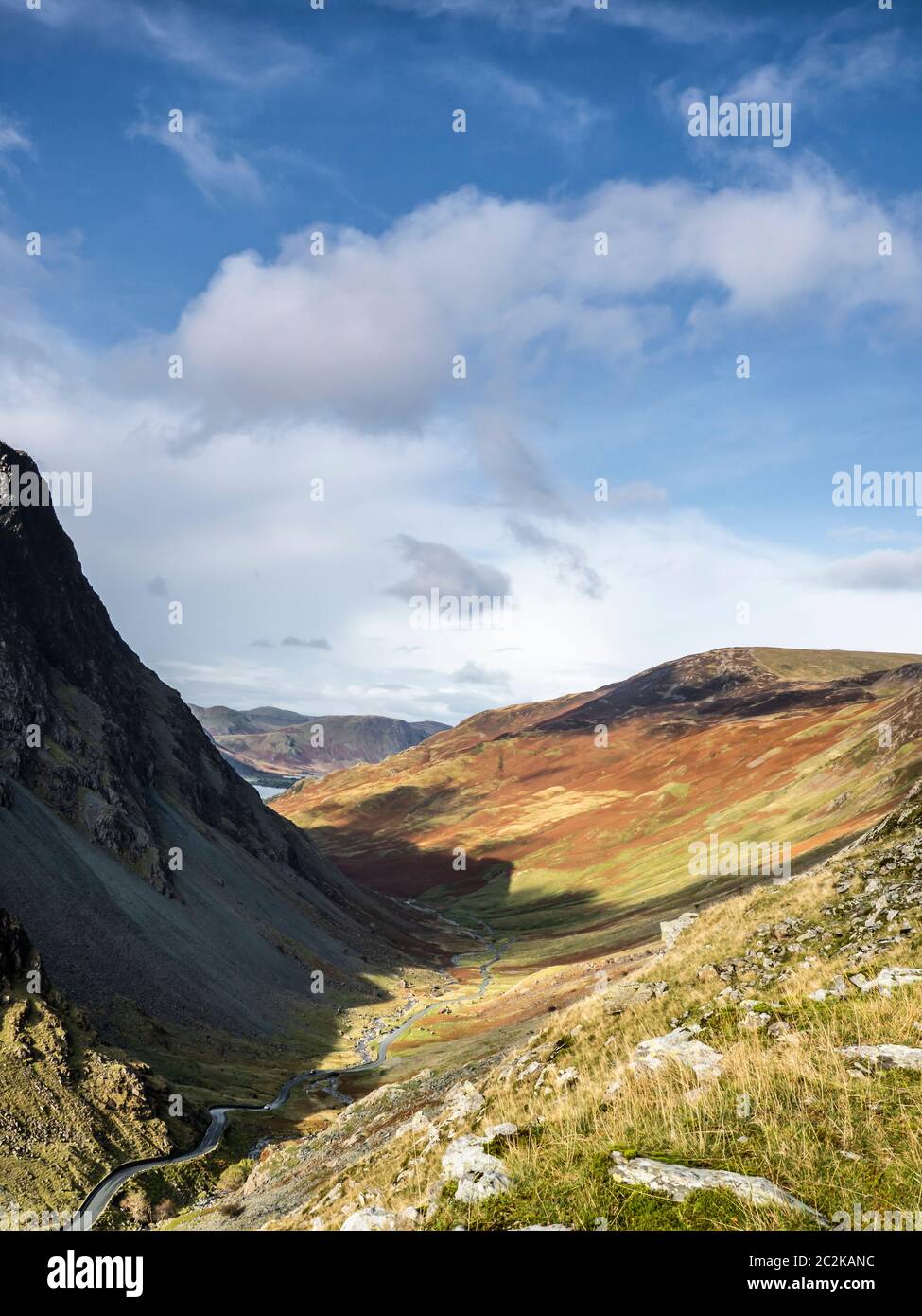 Honister Pass leading to Buttermere Stock Photo - Alamy