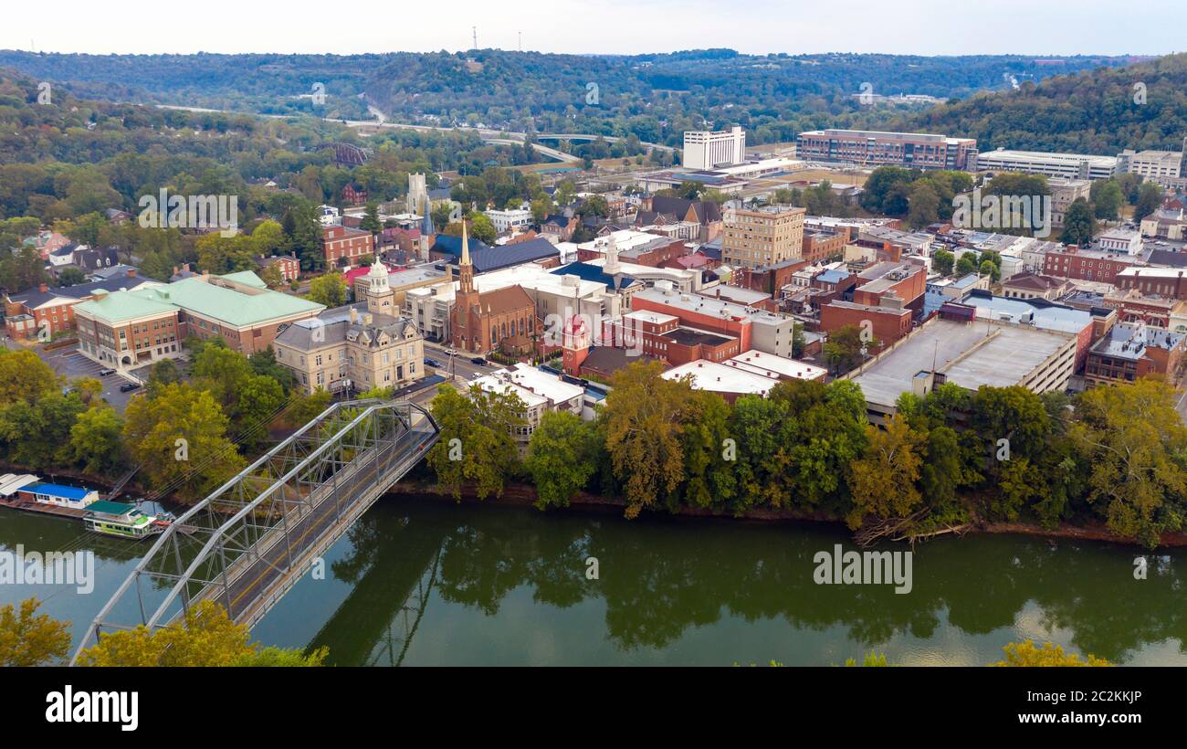 The Kentucky River meanders along framing the downtown urban core of Frankfort KY Stock Photo