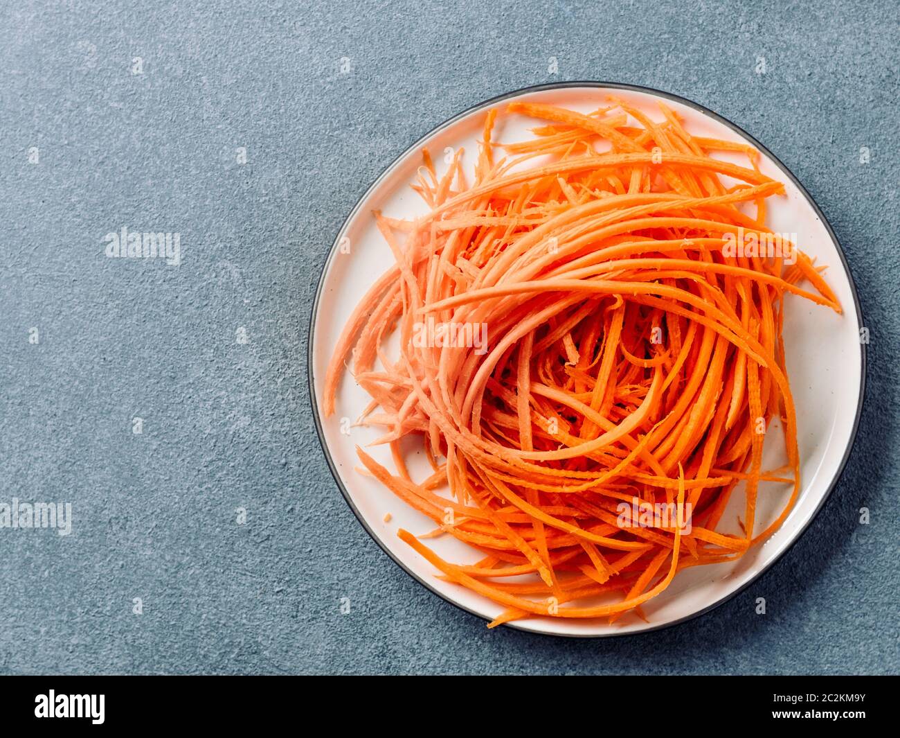 Лапша из моркови. Спагетти из моркови. Апельсиновая лапша. Оранжевая лапша. Лапша с морковью.