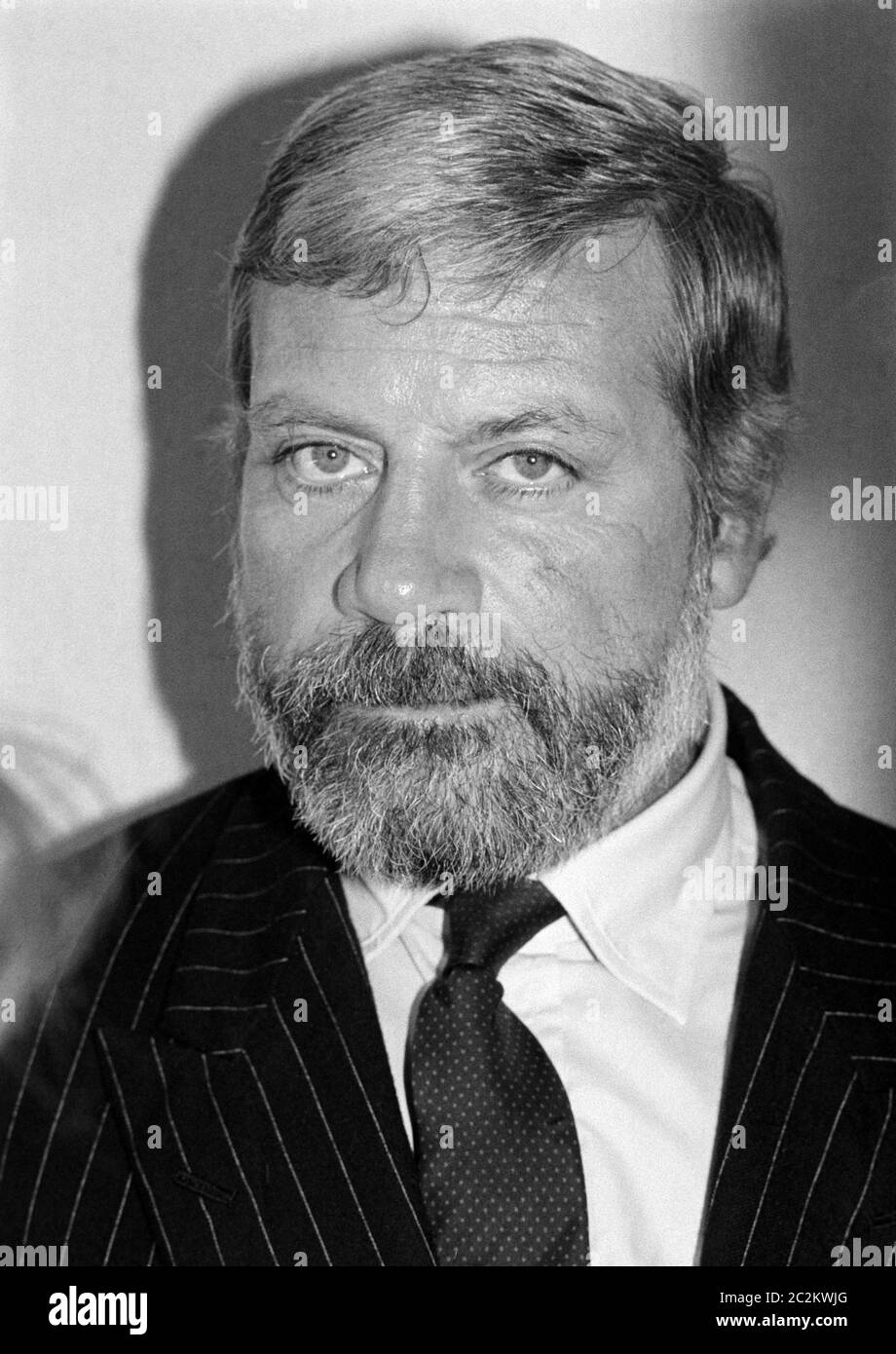 LONDON, UK. Sept 1985: Actor Oliver Reed in London. © Paul Smith/Featureflash  Stock Photo - Alamy