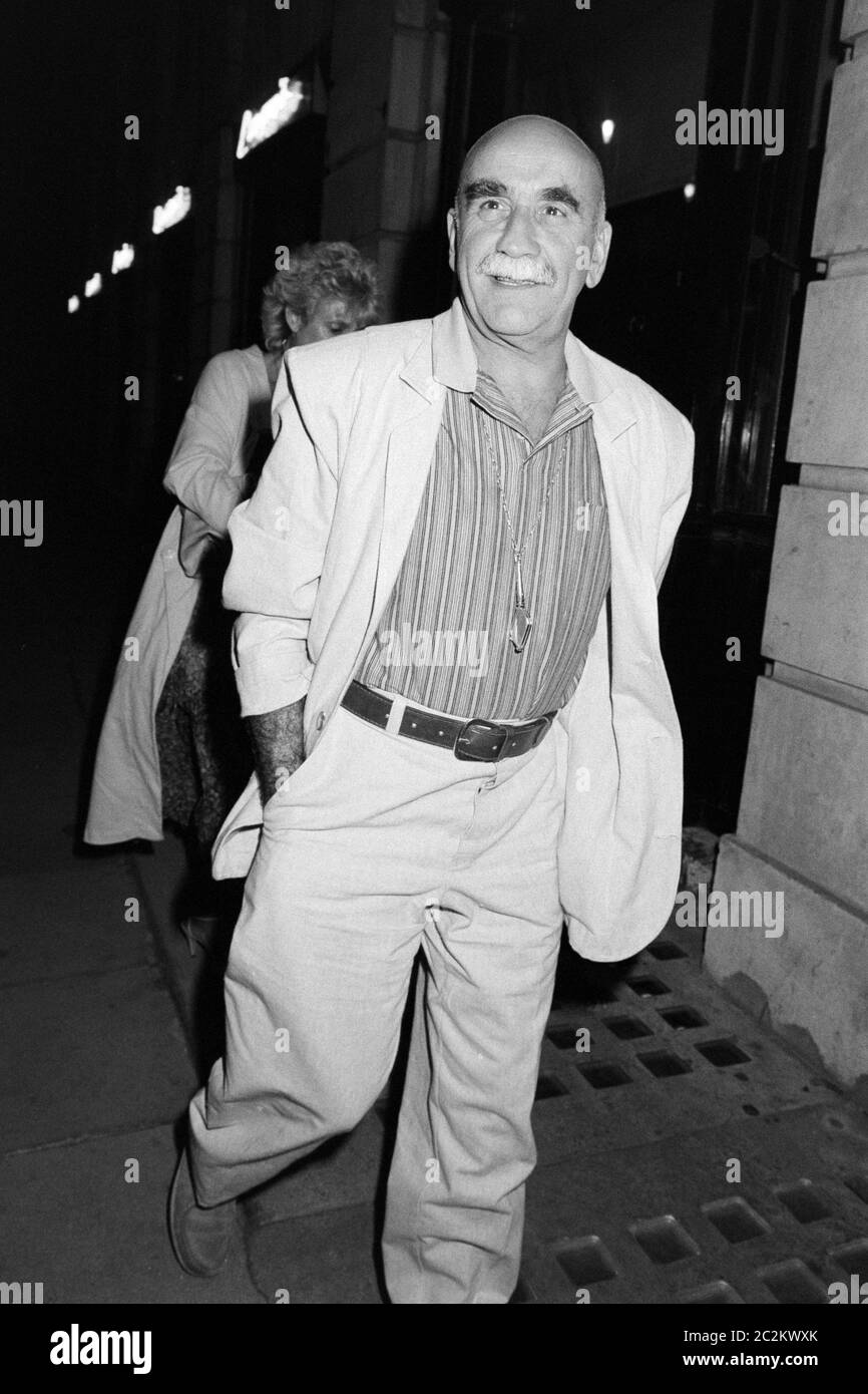 LONDON, UK. c. 1986: Actor Warren Mitchell at party at Langan's Brasserie in London. © Paul Smith/Featureflash Stock Photo