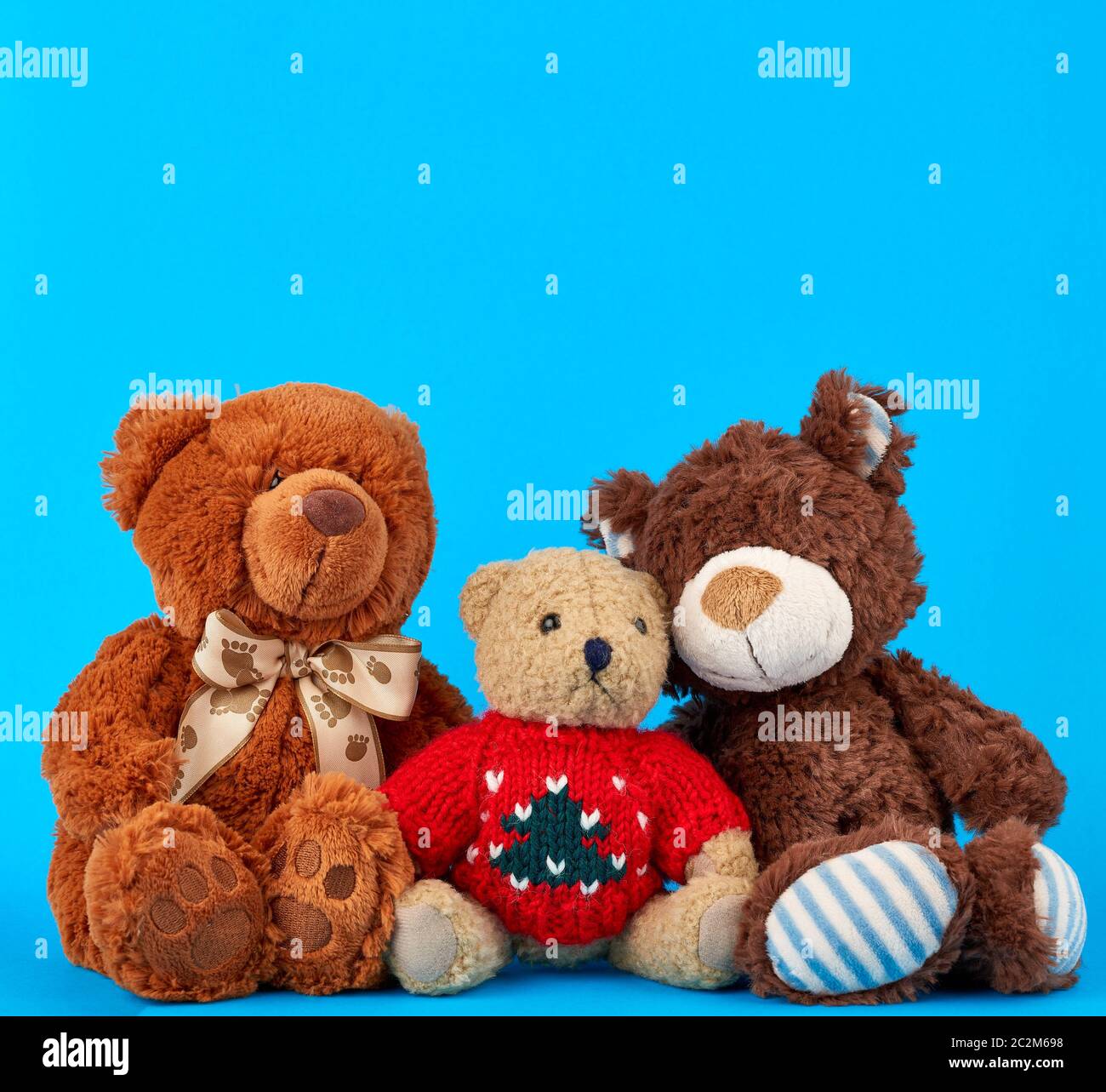 3 teddy bears