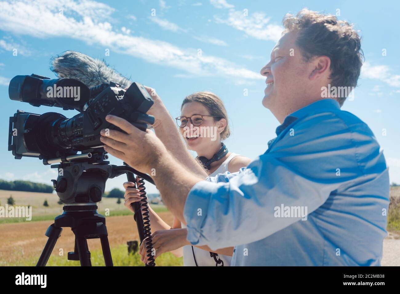 Working on film set hi-res stock photography and images - Alamy