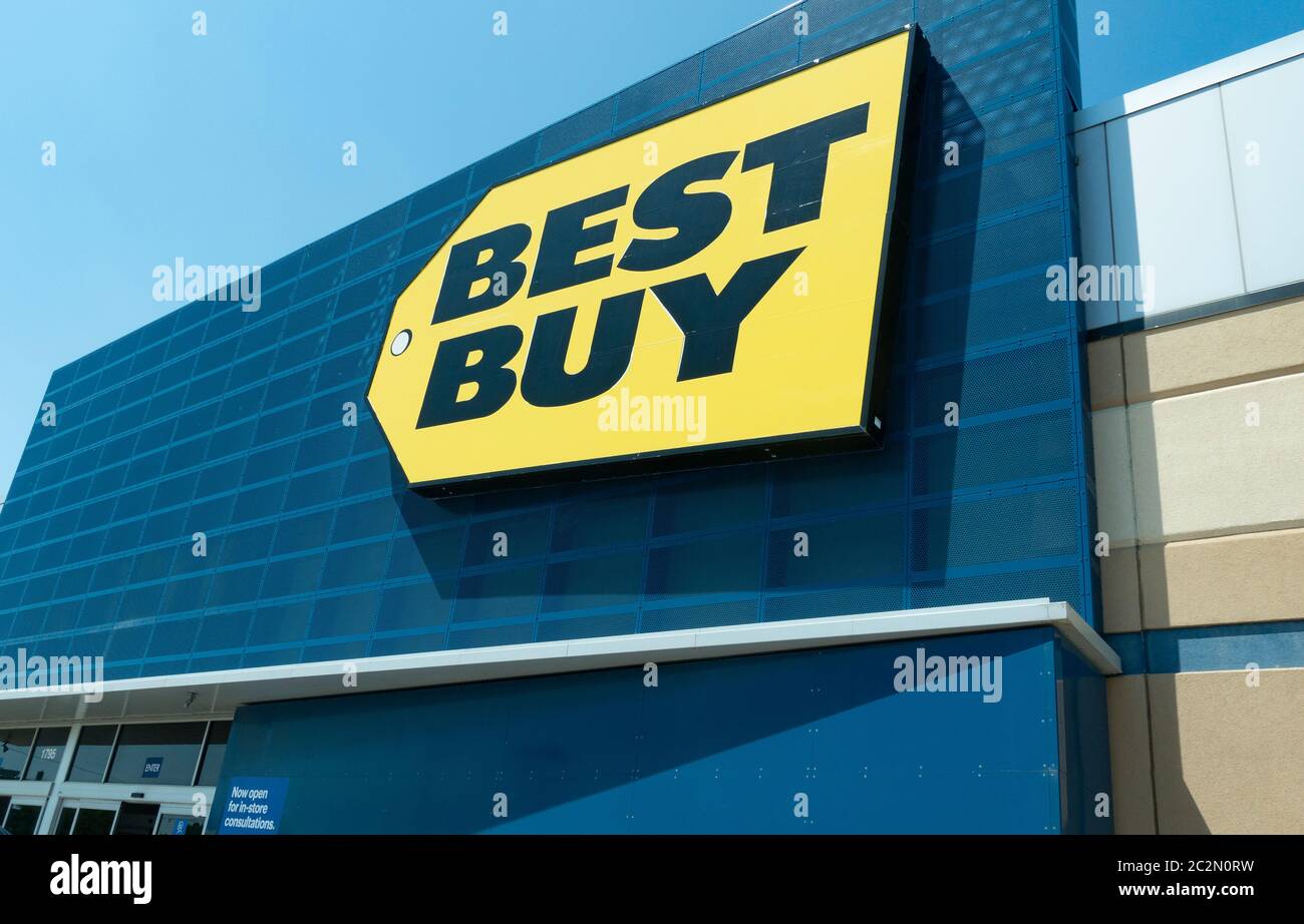 Can't miss large yellow Best Buy marquee over entrance to store. Maplewood Minnesota MN USA Stock Photo