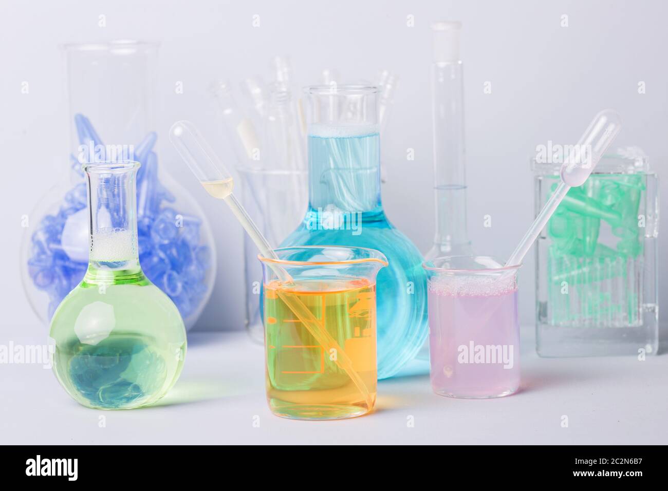 Assorted lab glassware hi-res stock photography and images - Alamy