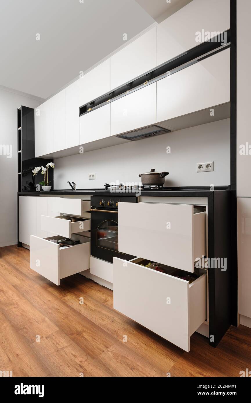 Modern classic black and white kitchen Stock Photo Alamy