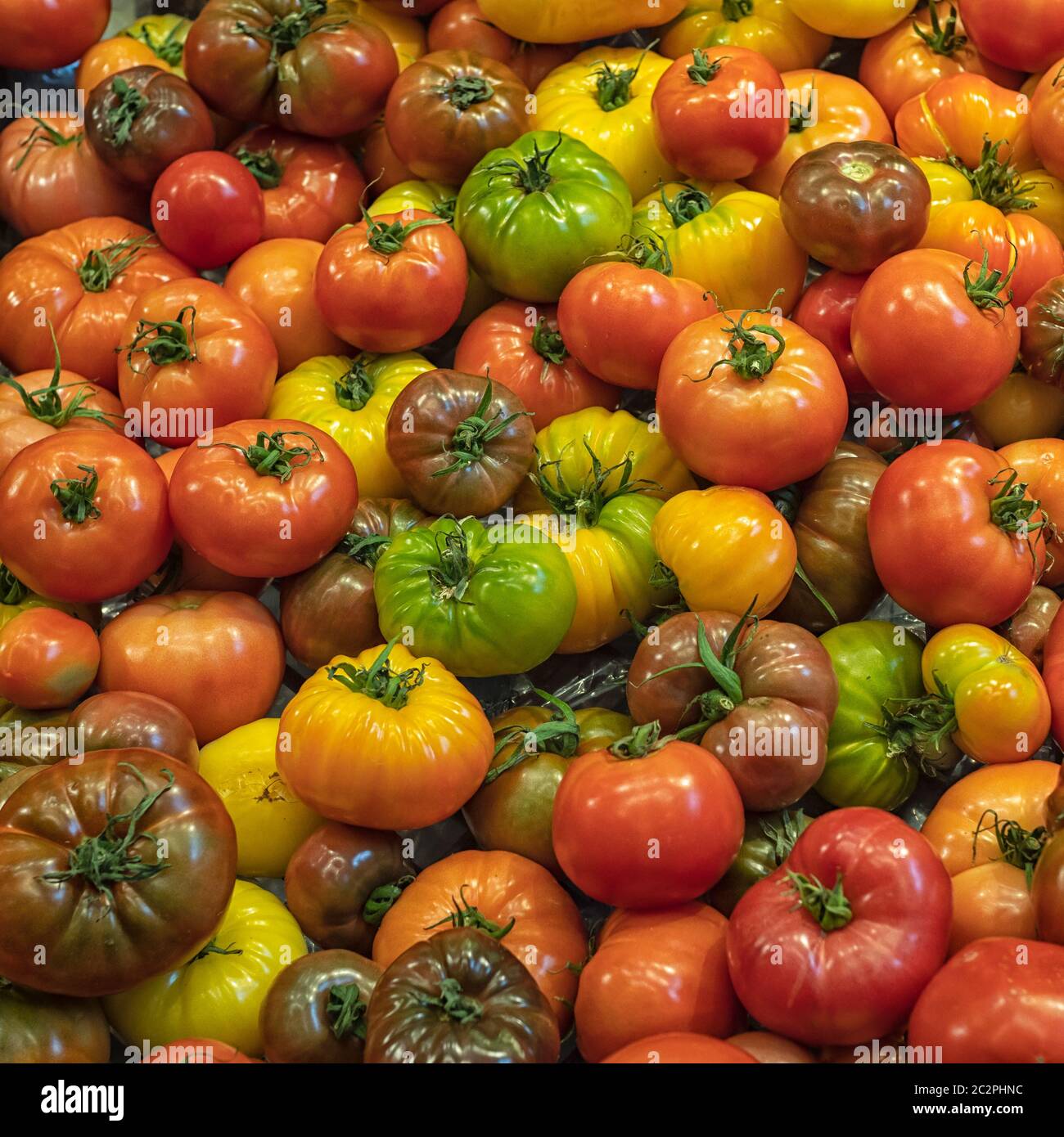 Heritage Tomatoes at a Farmer's Market stall Stock Photo - Alamy