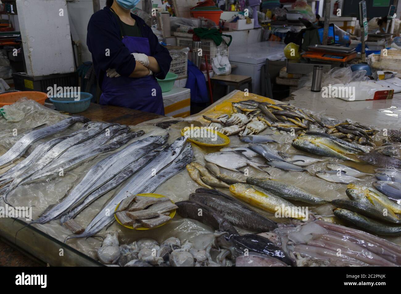 Fresh fish sales at local market in Shanghai Stock Photo