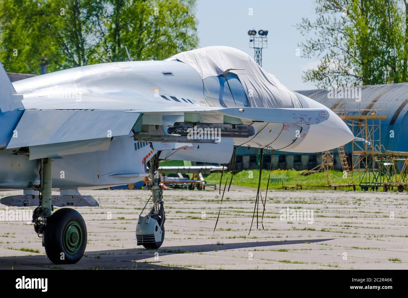 Fighter jet maintenance hi-res stock photography and images - Alamy