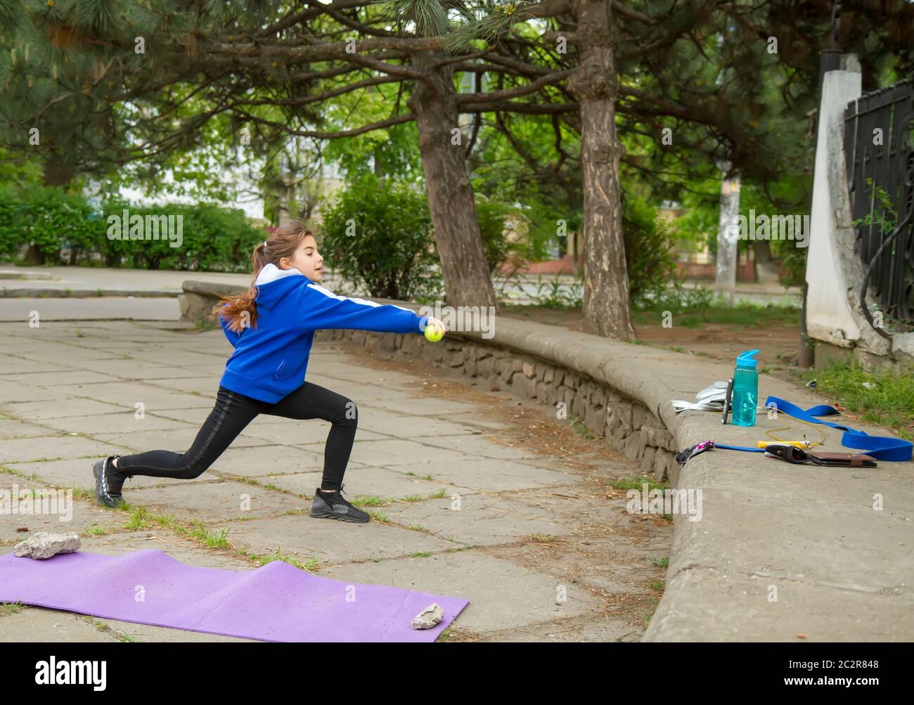 street fit online Stock Photo - Alamy
