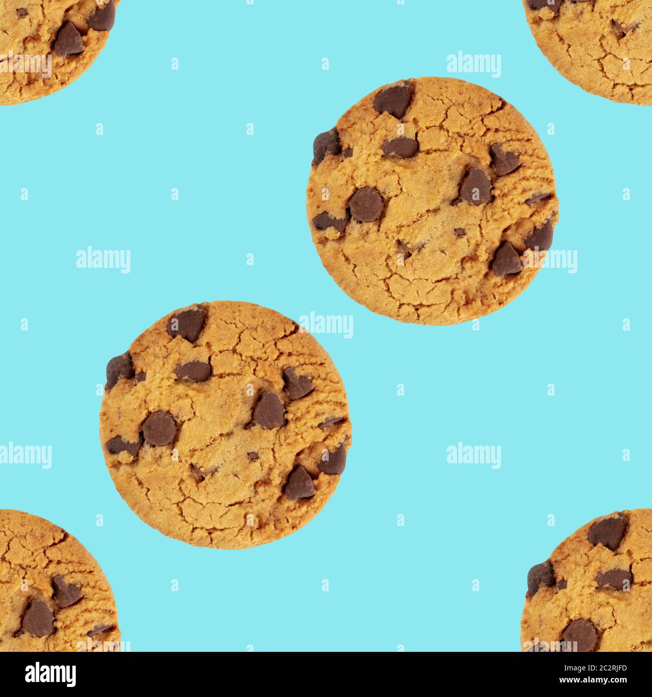 Chocolate chip cookies, gluten-free, a seamless repeat pattern on a blue background Stock Photo