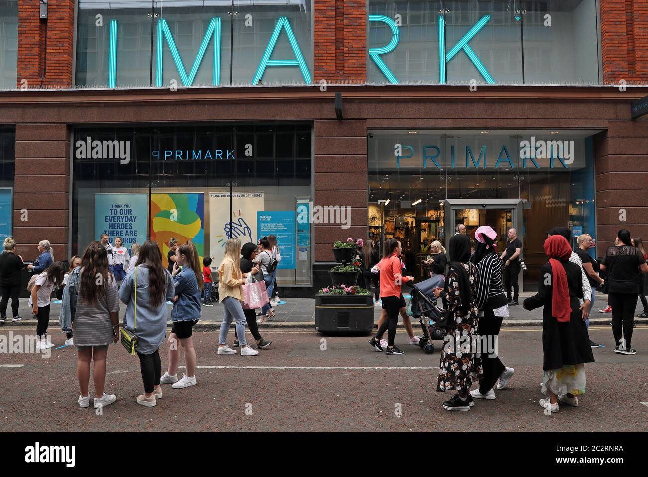 People queue outside primark hires stock photography and images Alamy