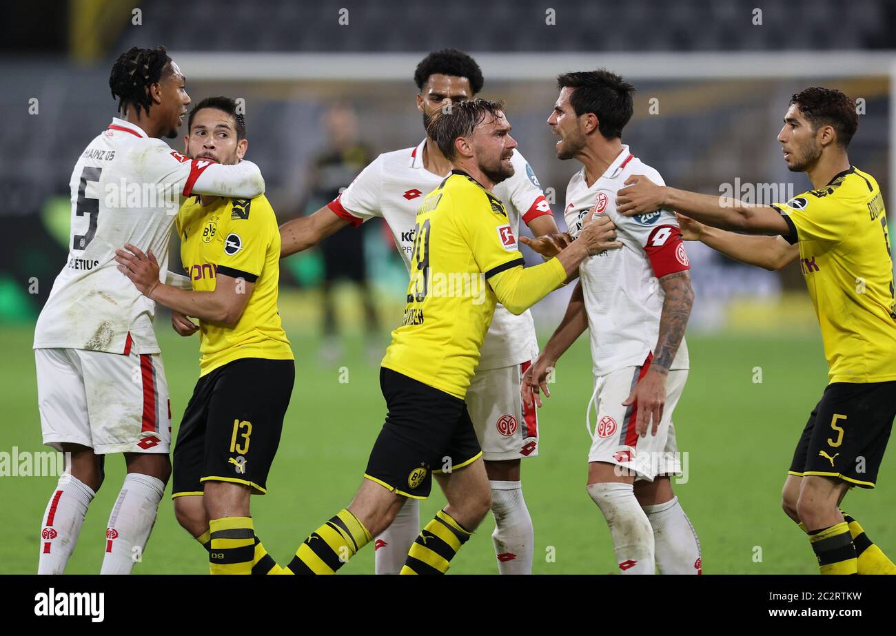 City Of Dortmund Deutschland 18th June 2020 Fighting Pack Formation Pack Argument Dispute Bvb Raphael Guerreiro
