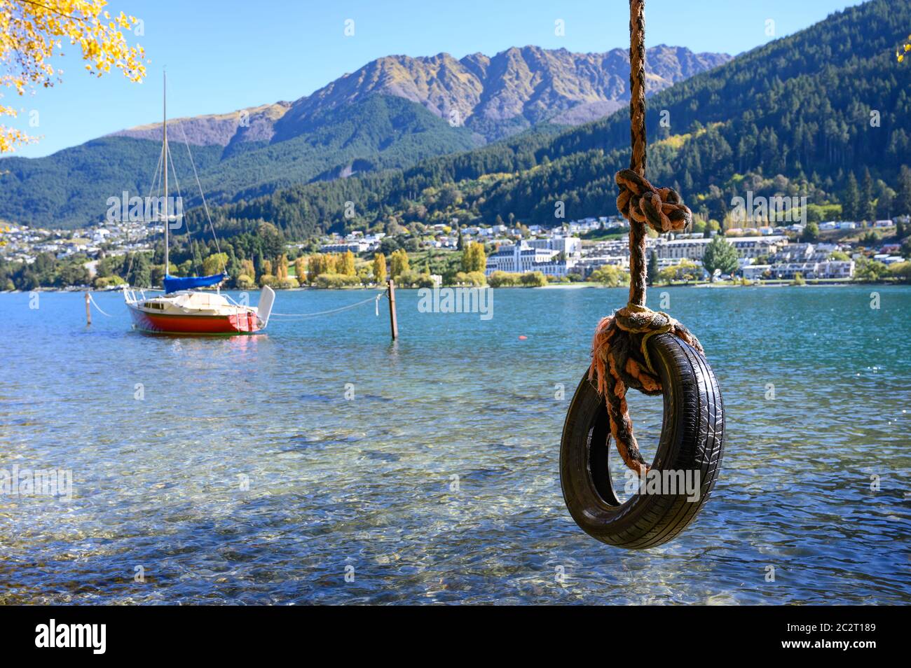 Rope swing lake hires stock photography and images Alamy
