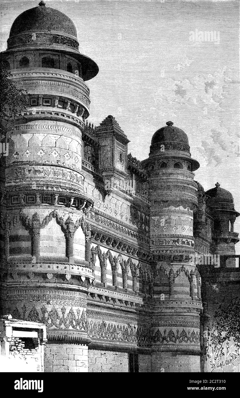 Side facade of the palace Pal, Gwalior, vintage engraved illustration. Le Tour du Monde, Travel Journal, (1872). Stock Photo