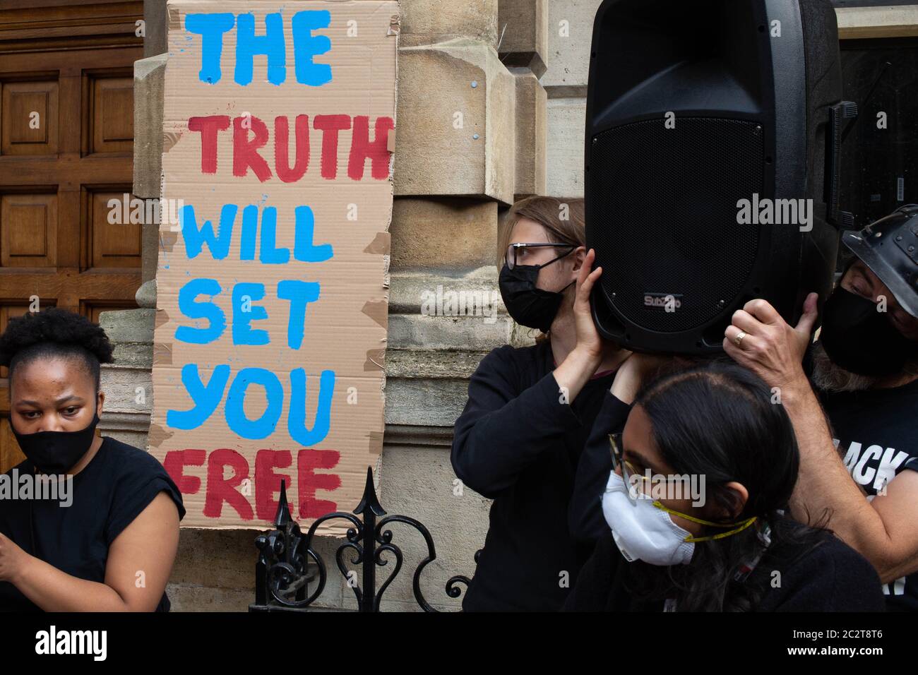 Oxford, UK. 9th June, 2020. A placard reading ''THE TRUTH WILL SET YOU