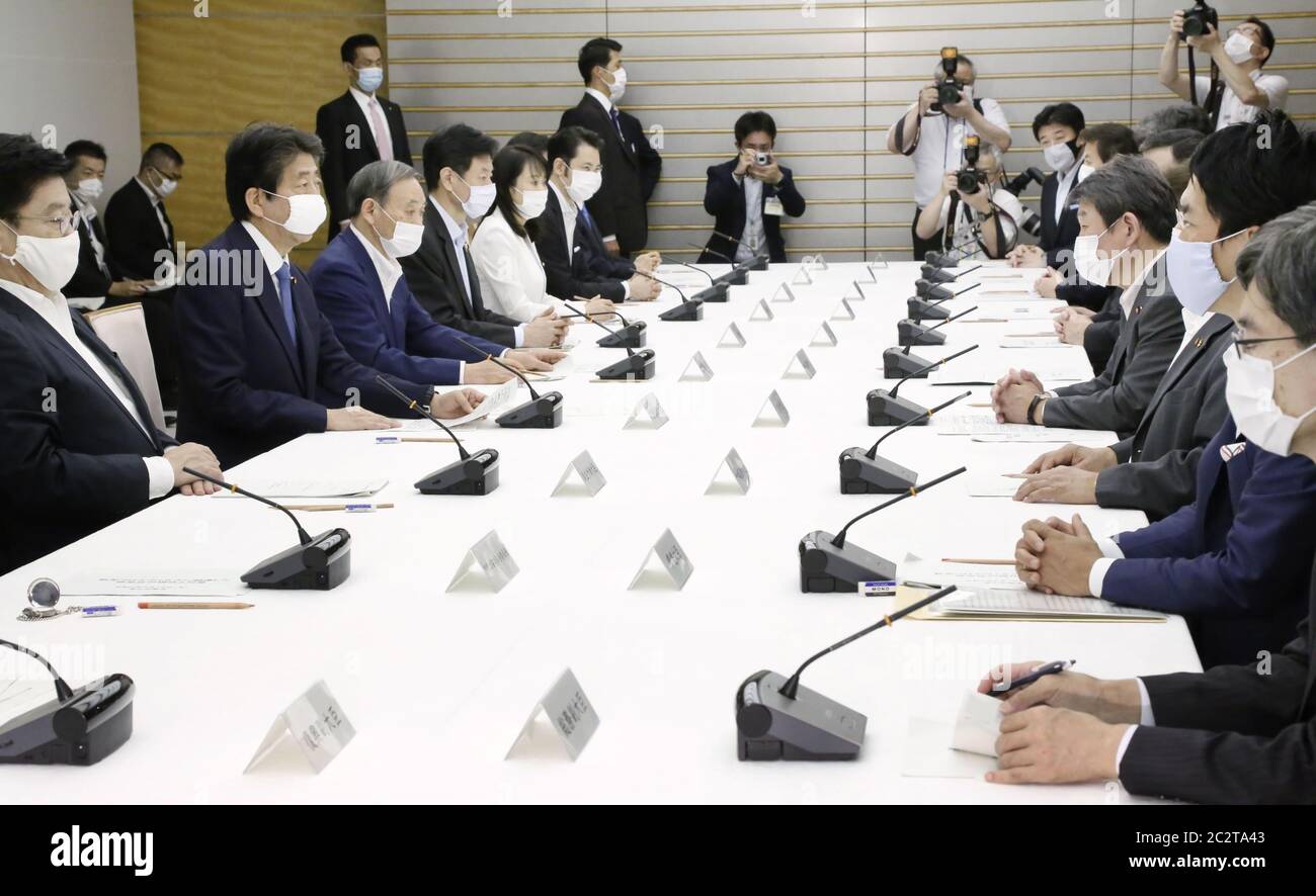 Tokyo, Japan. 18th June 2020. Japanese Prime Minister Shinzo Abe (2nd from L) attends a meeting of the government's anti-coronavirus task force at his office in Tokyo on June 18, 2020. (Kyodo)==Kyodo Photo via Credit: Newscom/Alamy Live News Stock Photo