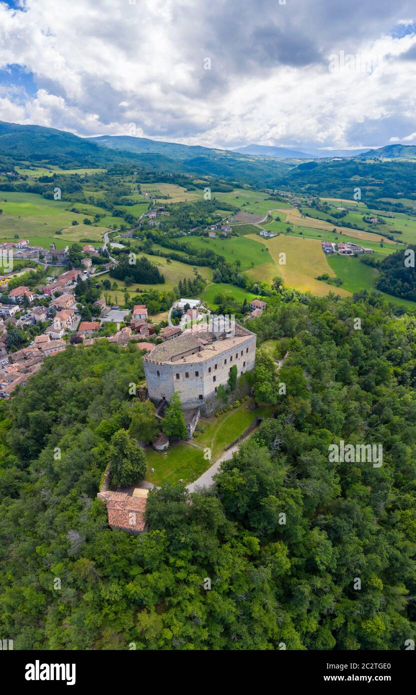 Aerial view of the Castello dal Verme in Zavattarello town. Val Tidone, Oltrepo Pavese, Province of Pavia, Lombardy, Italy. Stock Photo