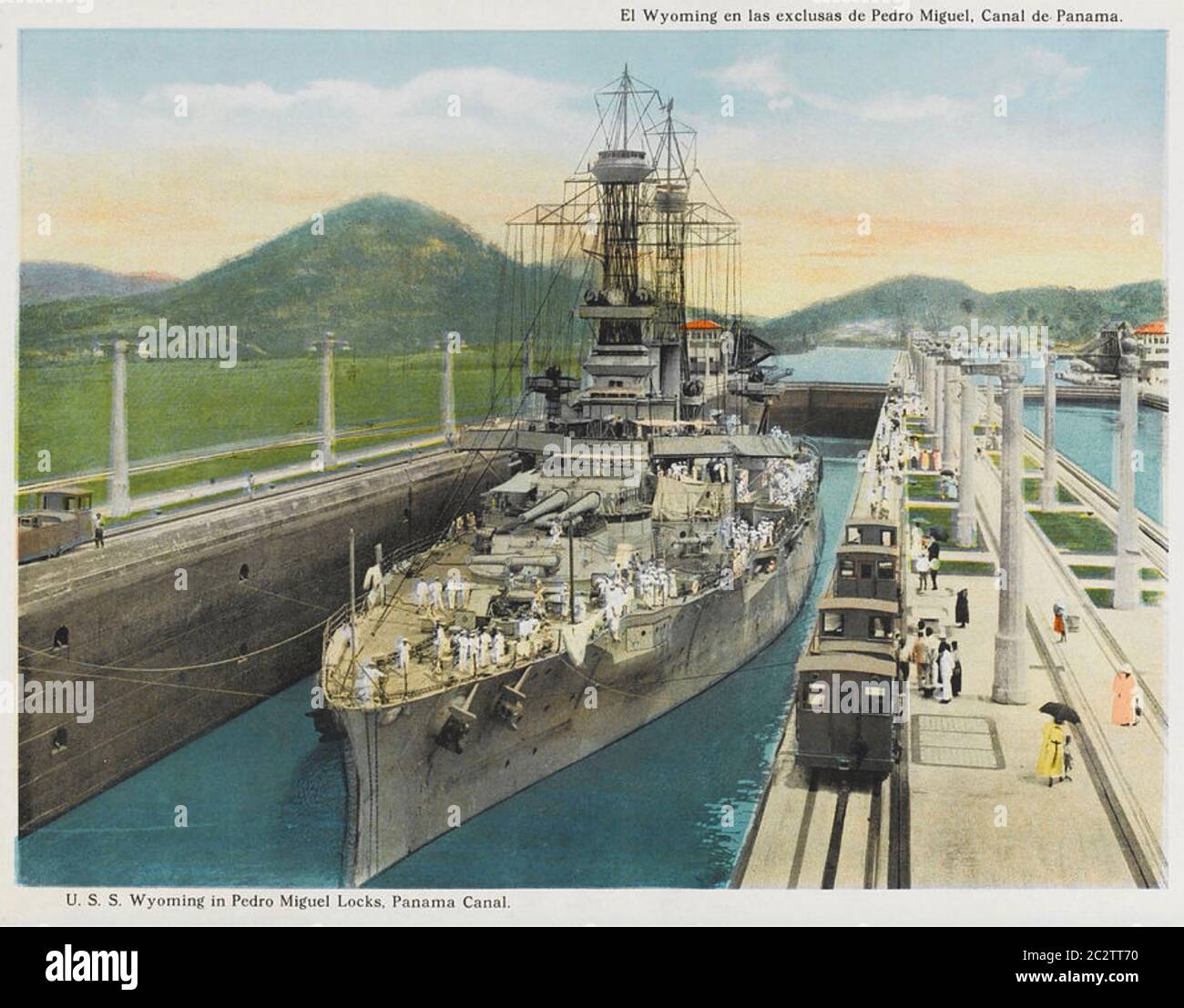 USS WYOMING (BB-32) passing through the4 Pedro Miguel locks on the Panama Canal in 1917 en route to joining the British Grand Fleet in the North Sea Stock Photo