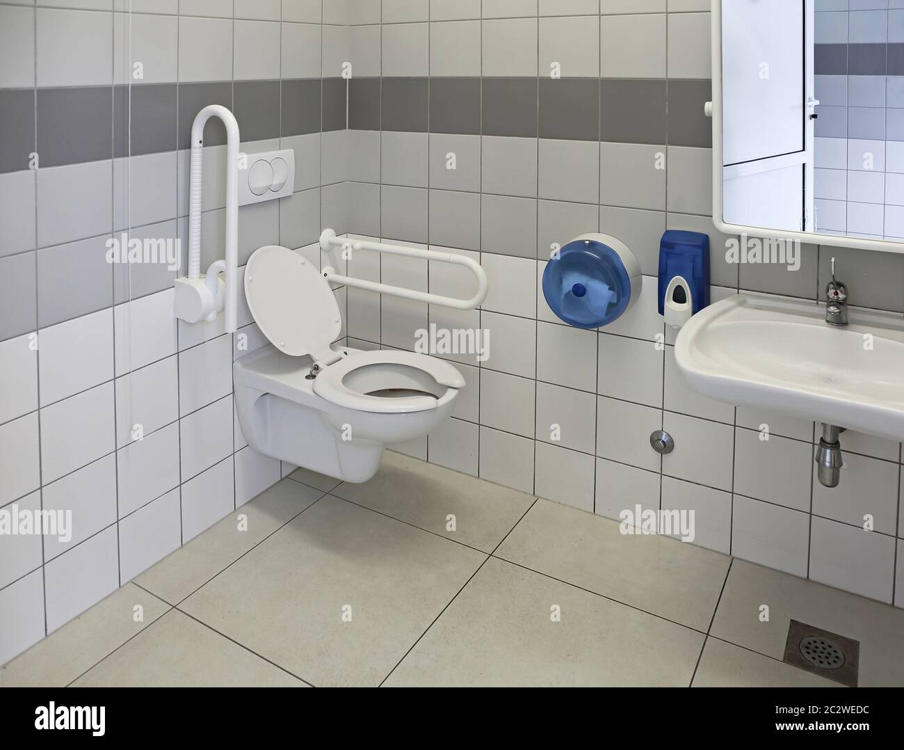 Accessible toilet hires stock photography and images Alamy