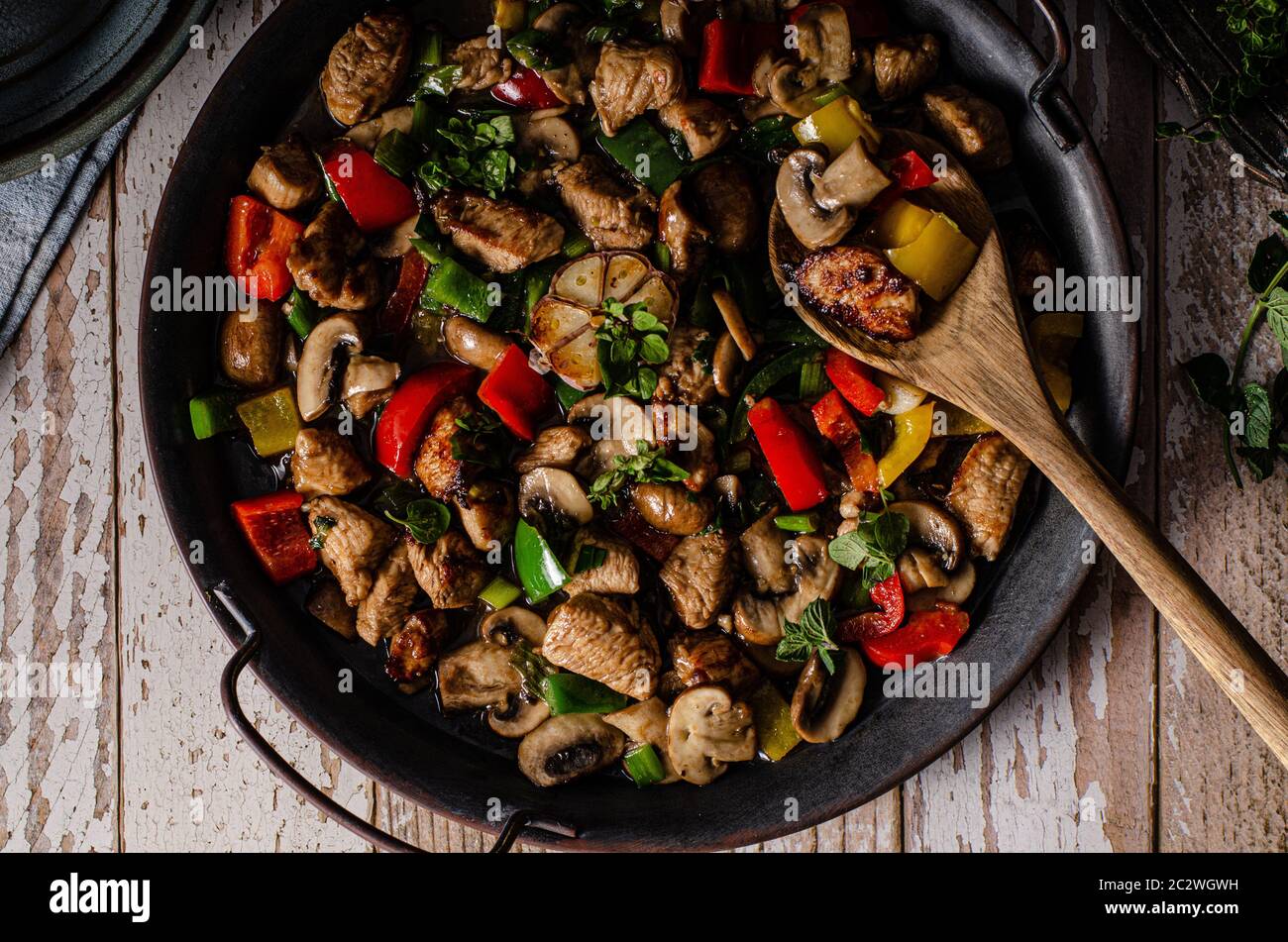 Stir fry chicken with vegetable, garlic and soy sauce Stock Photo - Alamy