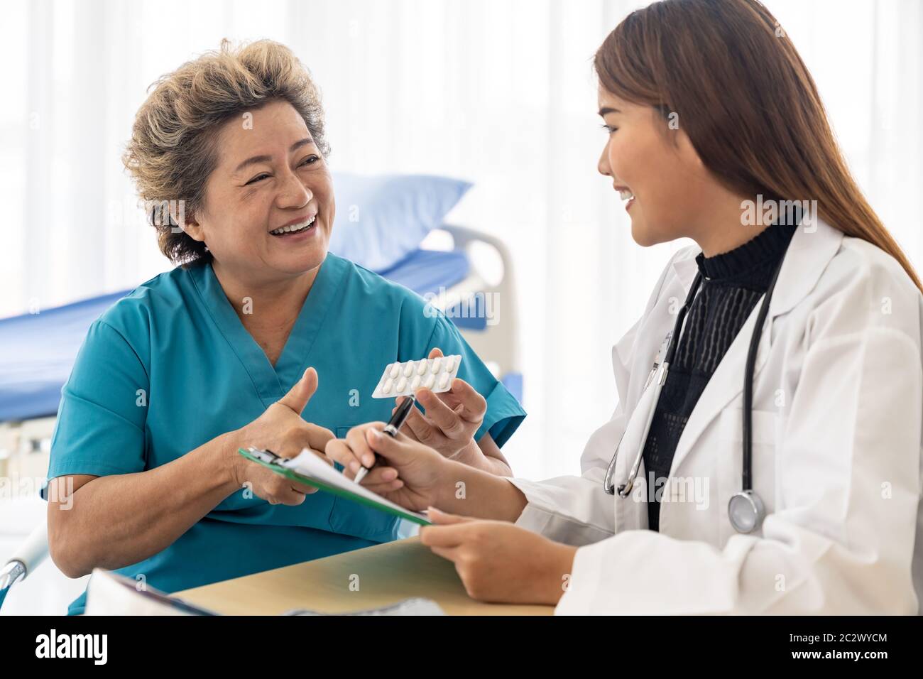 Asian doctor patient pills hi-res stock photography and images - Alamy