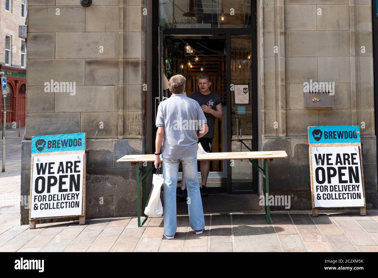 Brewdog pub in Glasgow city centre selling beer at the front door for customers to takeaway, Scotland, UK Stock Photo