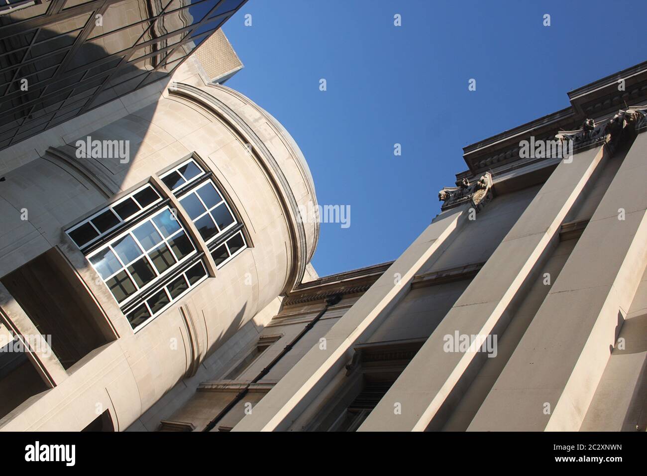 The connecting rotunda between the Sainsbury Wing and the Wilkins building of the National Gallery, Trafalgar Square, London Stock Photo