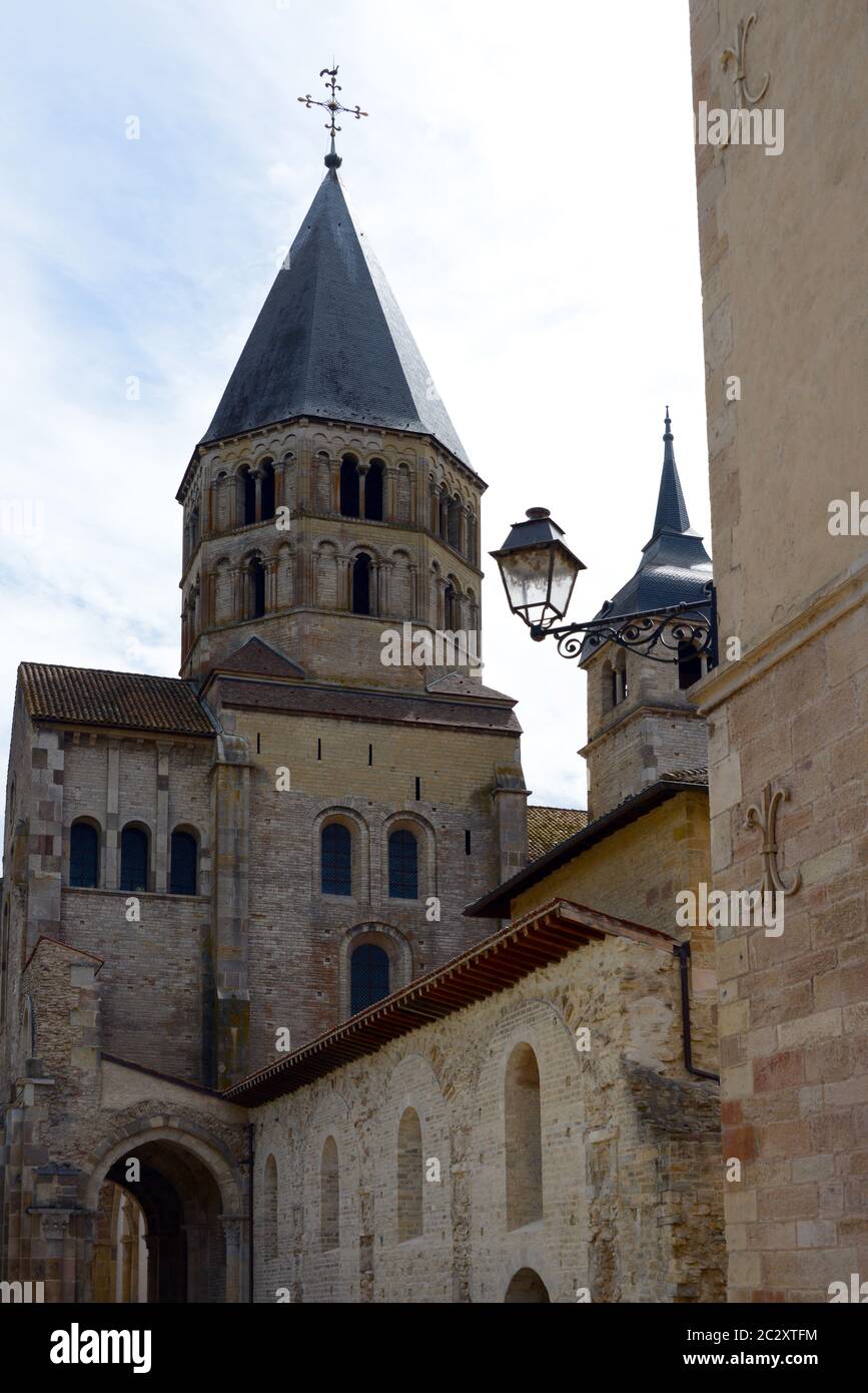 French abbey hi-res stock photography and images - Alamy