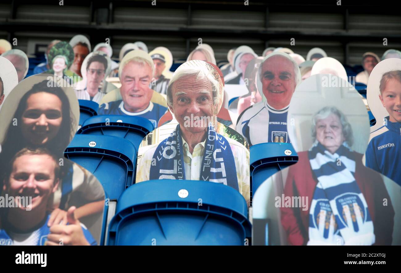 Cardboard cutout pictures fans hires stock photography and images Alamy