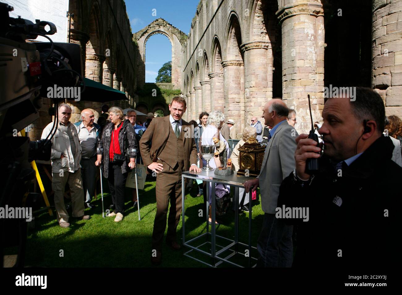 The Antiques Roadshow at Fountains Abbey and Studley Royal Park. Specialist John Foster Stock Photo