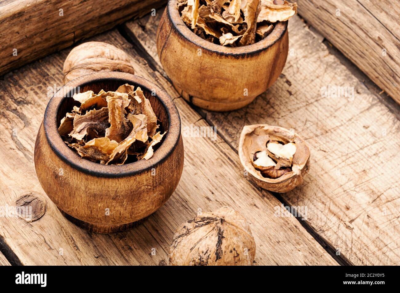 Walnut partitions.Medical nutrition.Healing properties of walnuts